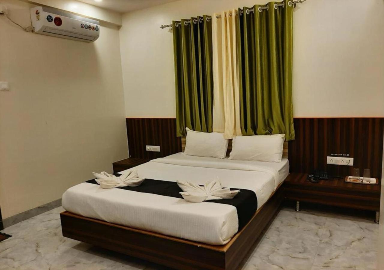 Hotel Sai Sk Palace Ширди Экстерьер фото